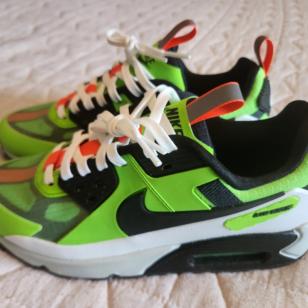 NWOT Nike Kids Air Max 90 Drift Action Green Sneakers